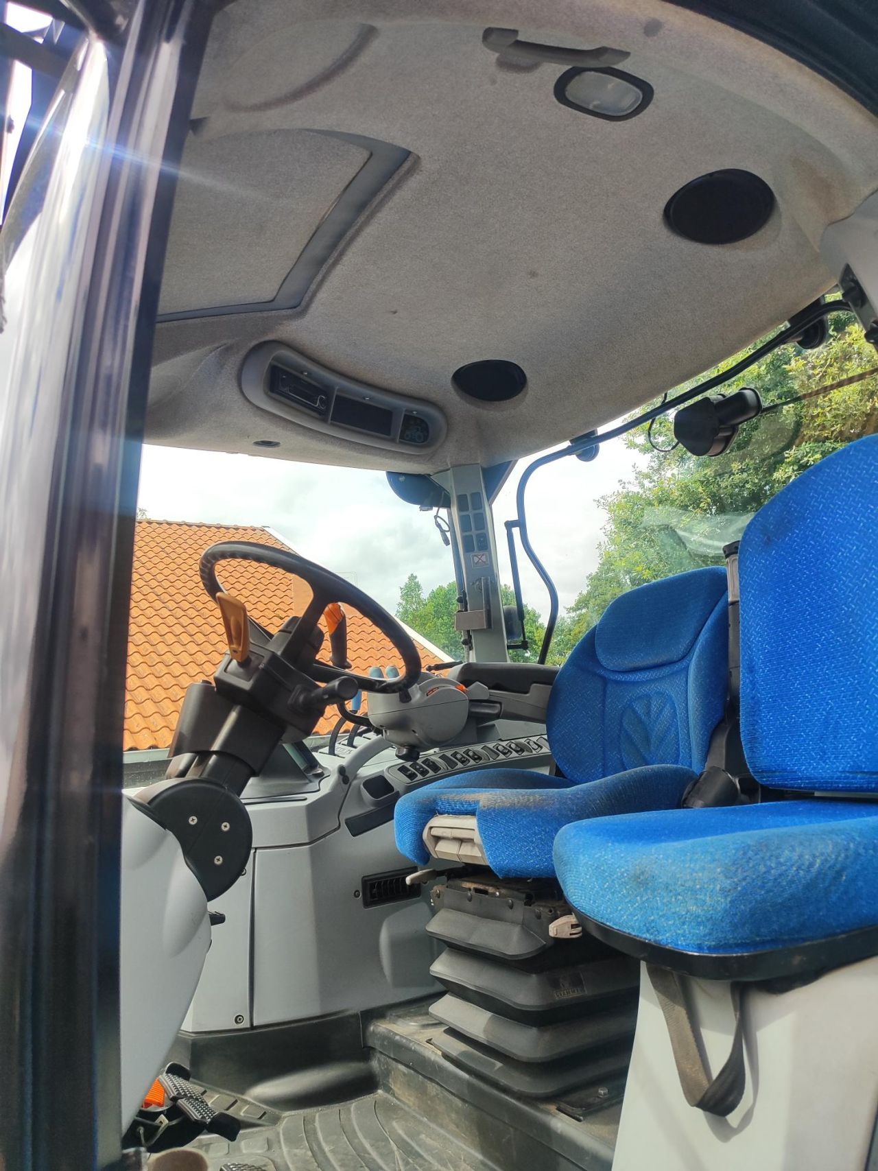 Prachtige New Holland T 6070 Range Command