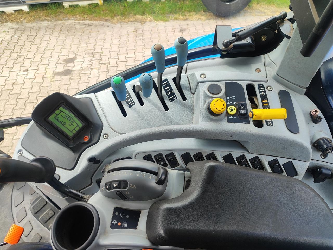 Prachtige New Holland T 6070 Range Command
