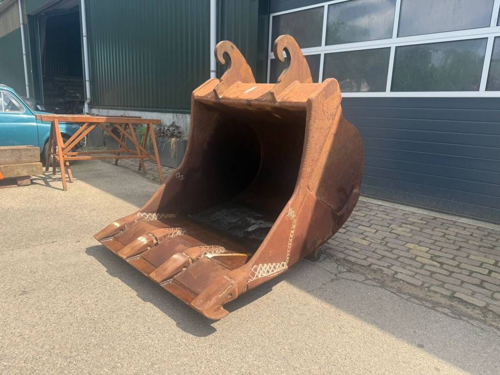 CW40 Digging bucket 140cm wide