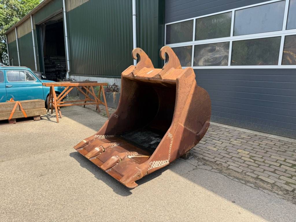 CW40 Digging bucket 140cm wide