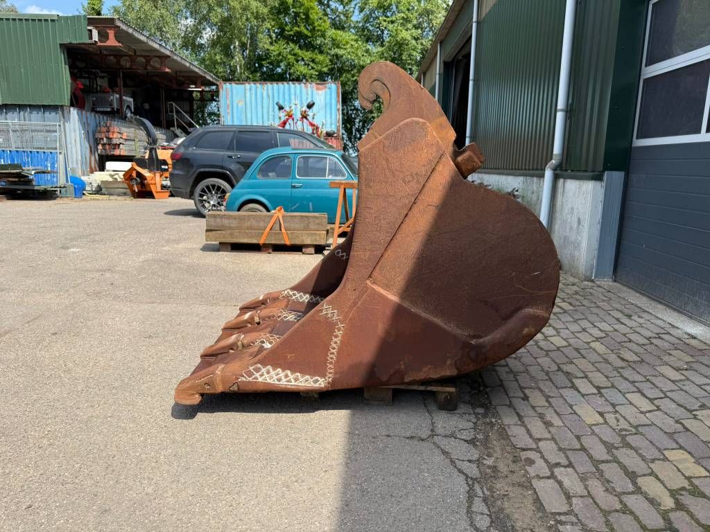CW40 Digging bucket 140cm wide