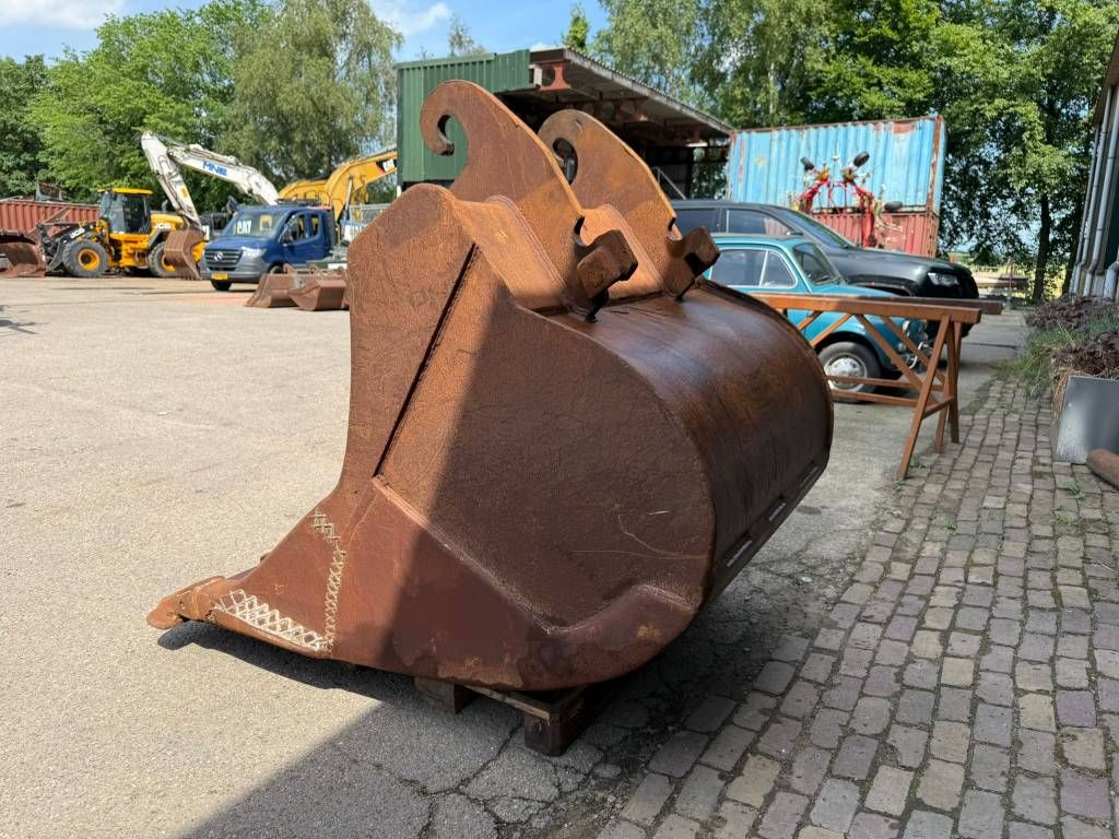 CW40 Digging bucket 140cm wide