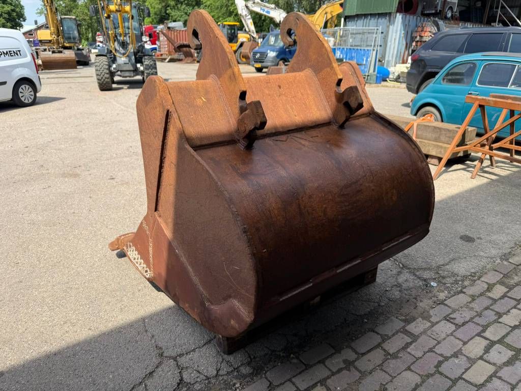 CW40 Digging bucket 140cm wide