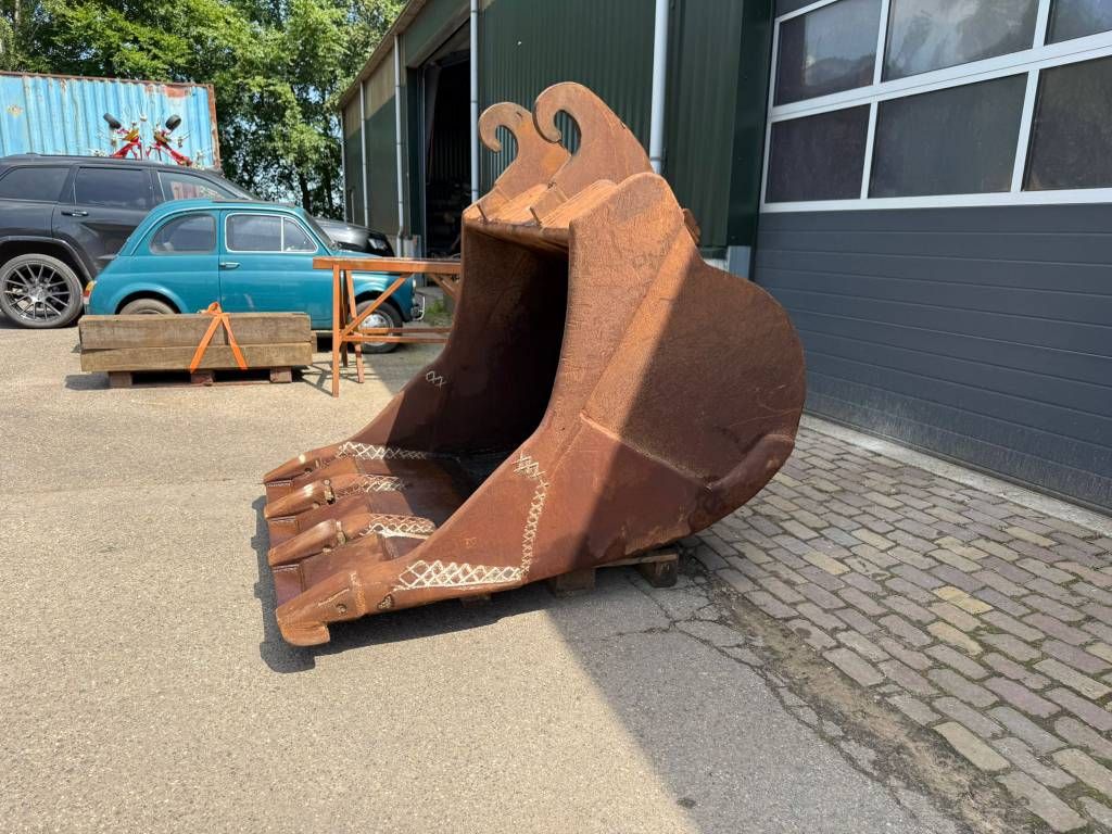 CW40 Digging bucket 140cm wide
