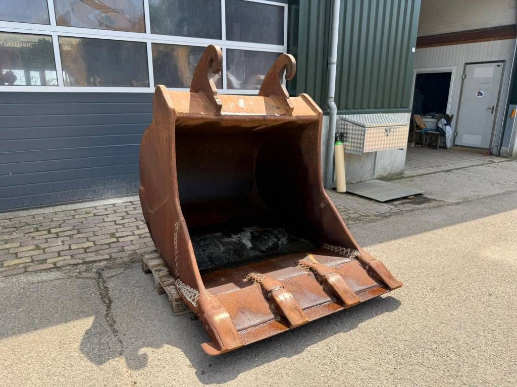 CW40 Digging bucket 140cm wide
