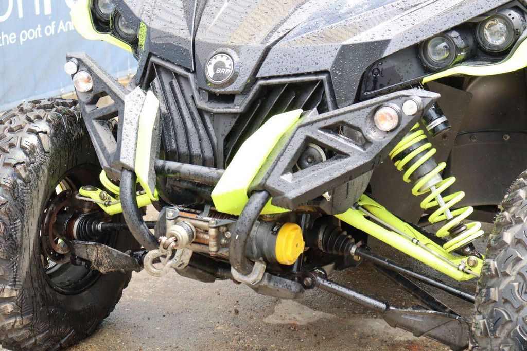 Buggy Bombardier CAN-AM Benzin 20 PS 2015