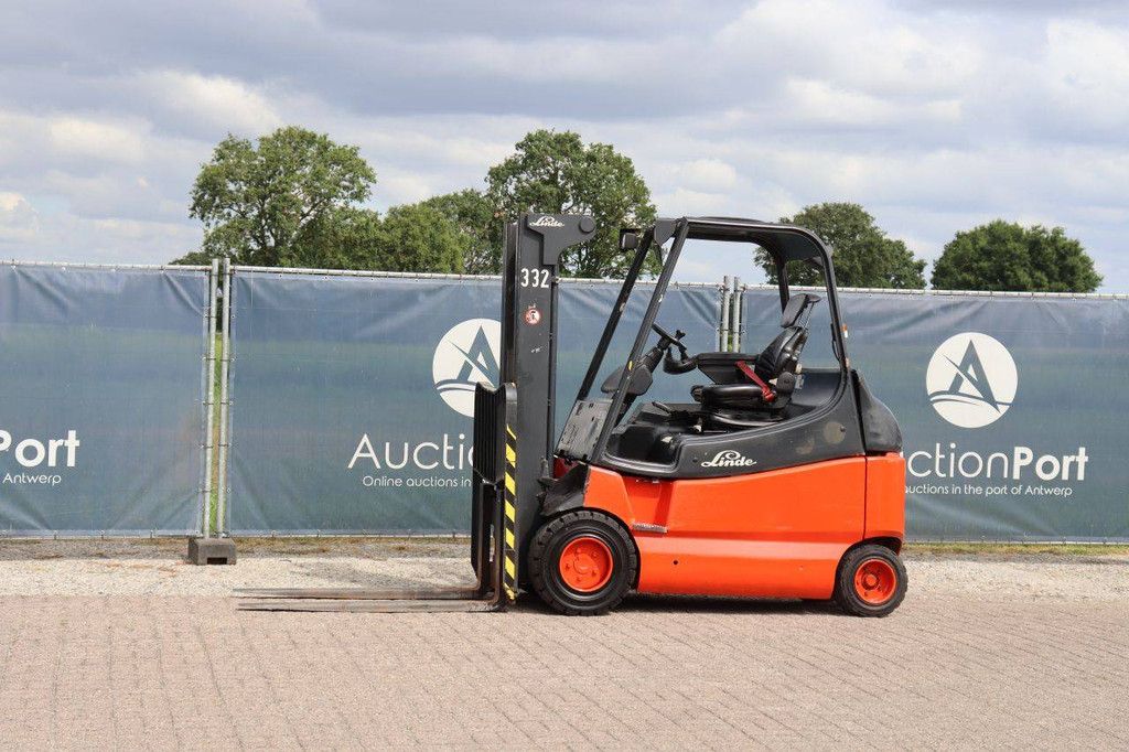 Linde E30/03/600 Electric Forklift 3000kg 4.45m 2005