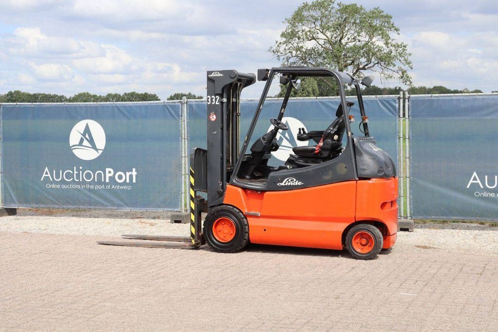 Linde E30/03/600 Electric Forklift 3000kg 4.45m 2005