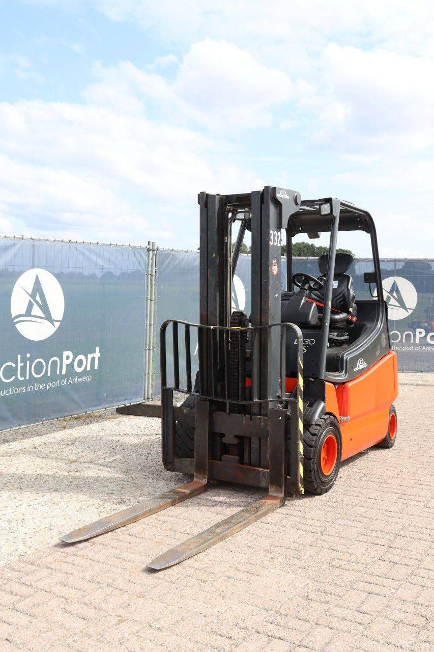 Linde E30/03/600 Electric Forklift 3000kg 4.45m 2005