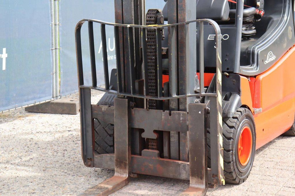 Linde E30/03/600 Electric Forklift 3000kg 4.45m 2005