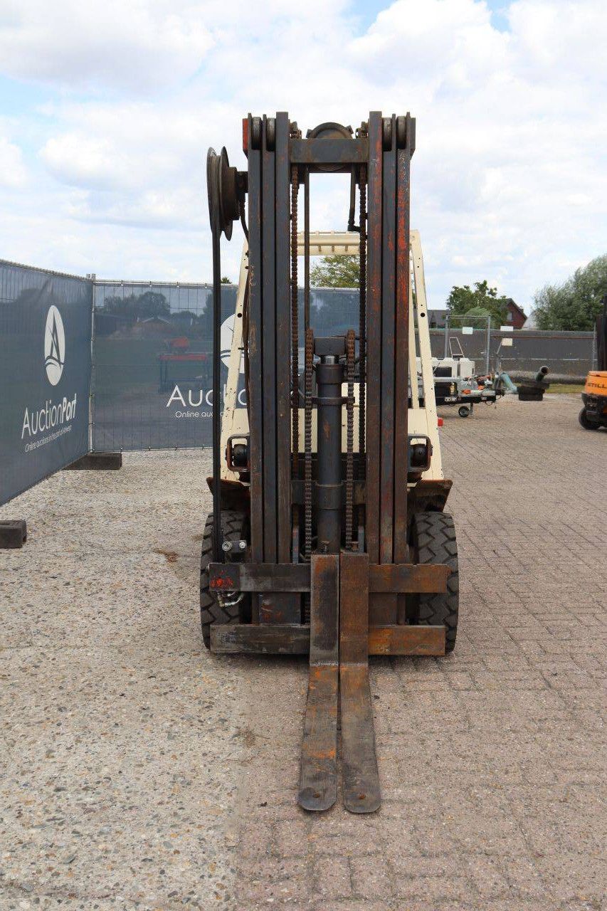 Gabelstapler Nissan PF02A200 LPG 2000 kg