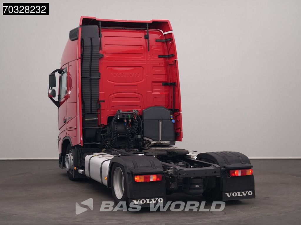 Volvo FH 460 4X2 Mega XL 2x Tanks Navi ACC
