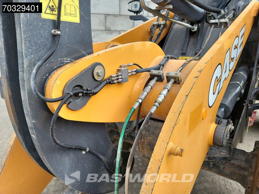 Case 721 G Quick Coupler - Auto Greasing