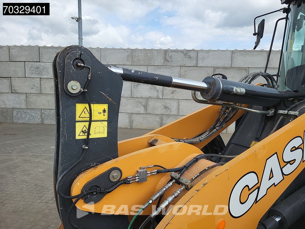 Case 721 G Quick Coupler - Auto Greasing