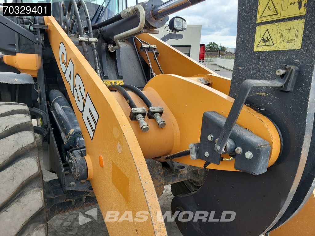Case 721 G Quick Coupler - Auto Greasing