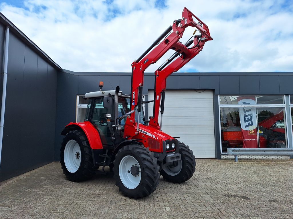 Massey Ferguson 5455 DYNA-4
