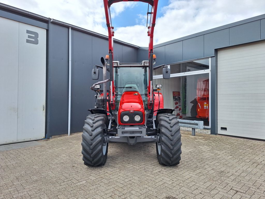 Massey Ferguson 5455 DYNA-4