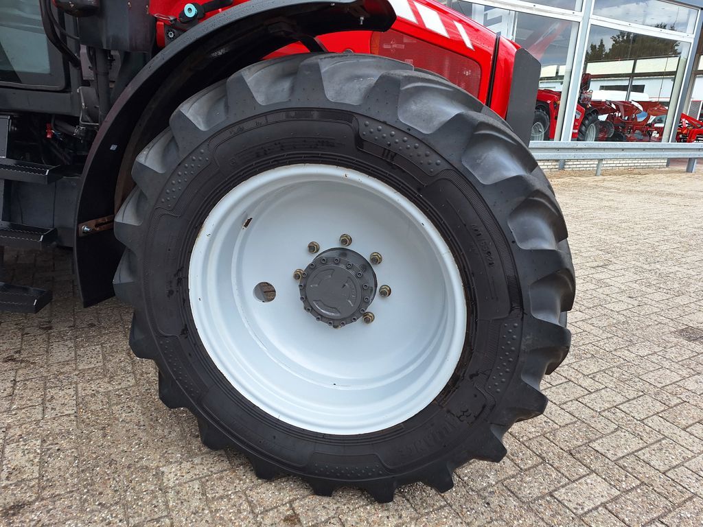 Massey Ferguson 5455 DYNA-4
