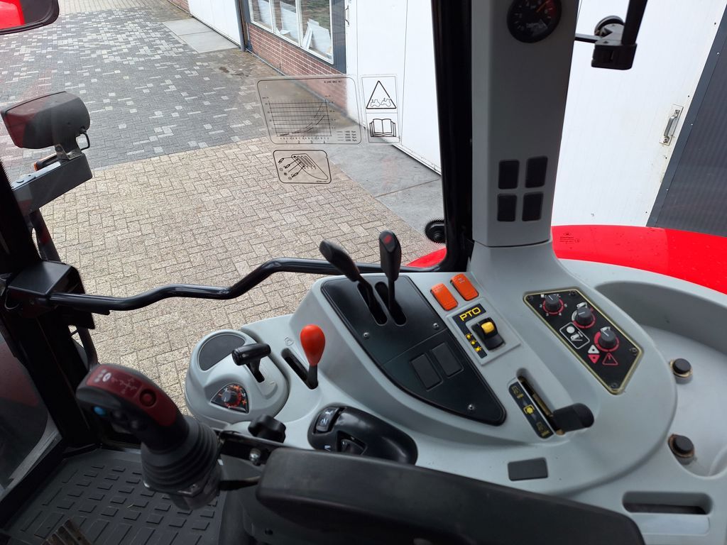 Massey Ferguson 5455 DYNA-4
