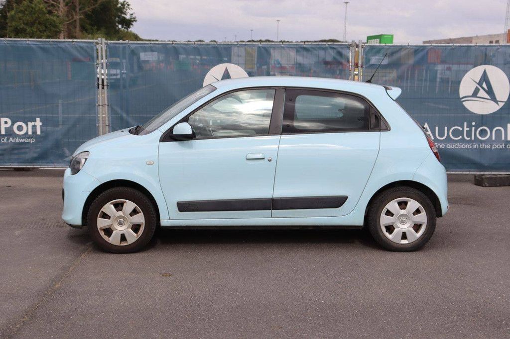 Passenger car Renault Twingo Petrol 71hp 2015 (Margin)