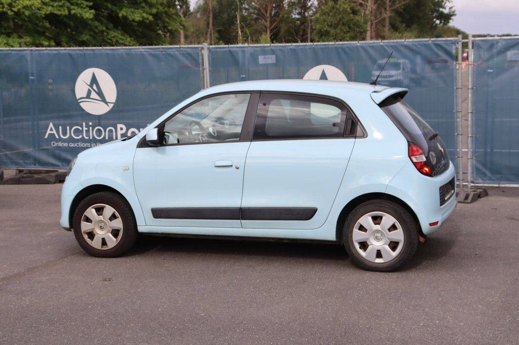 Passenger car Renault Twingo Petrol 71hp 2015 (Margin)