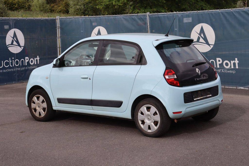 Passenger car Renault Twingo Petrol 71hp 2015 (Margin)