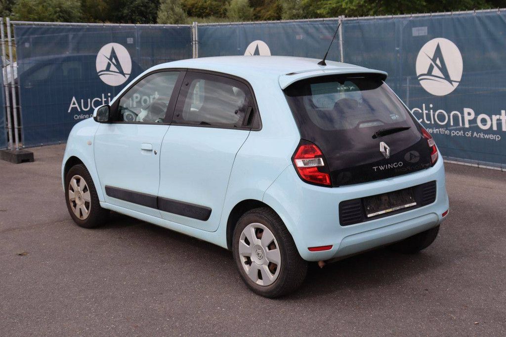Passenger car Renault Twingo Petrol 71hp 2015 (Margin)