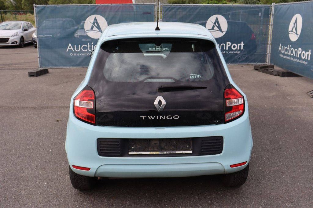 Passenger car Renault Twingo Petrol 71hp 2015 (Margin)