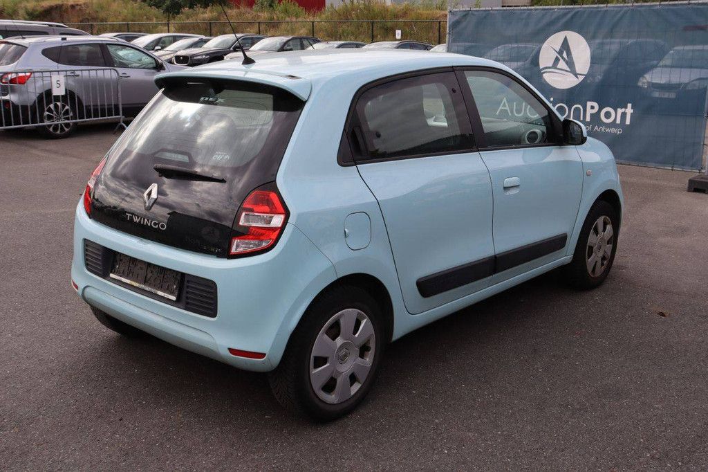 Passenger car Renault Twingo Petrol 71hp 2015 (Margin)