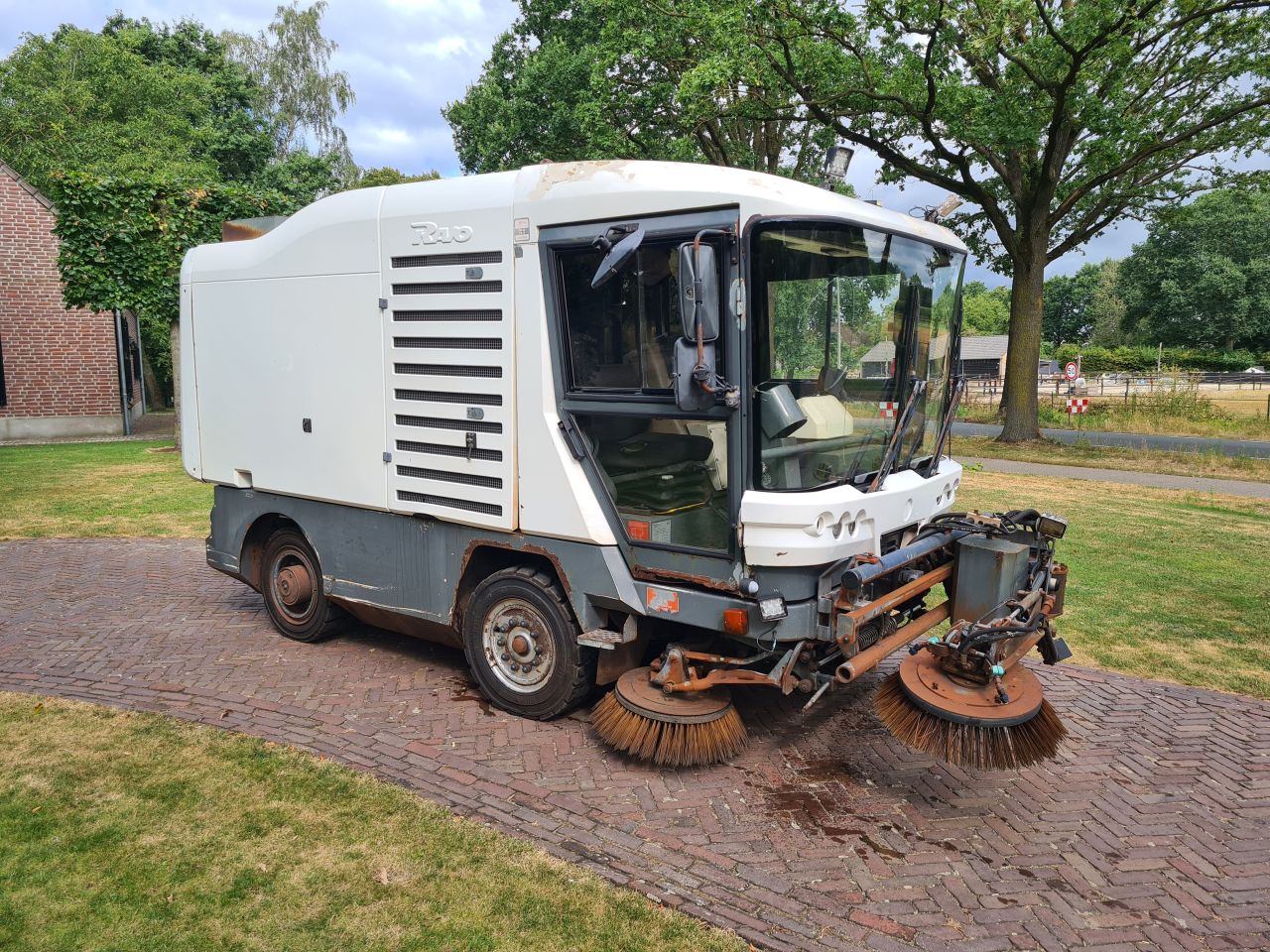 Ravo 530 veegmachine veegwagen met 3de borstel 2013.