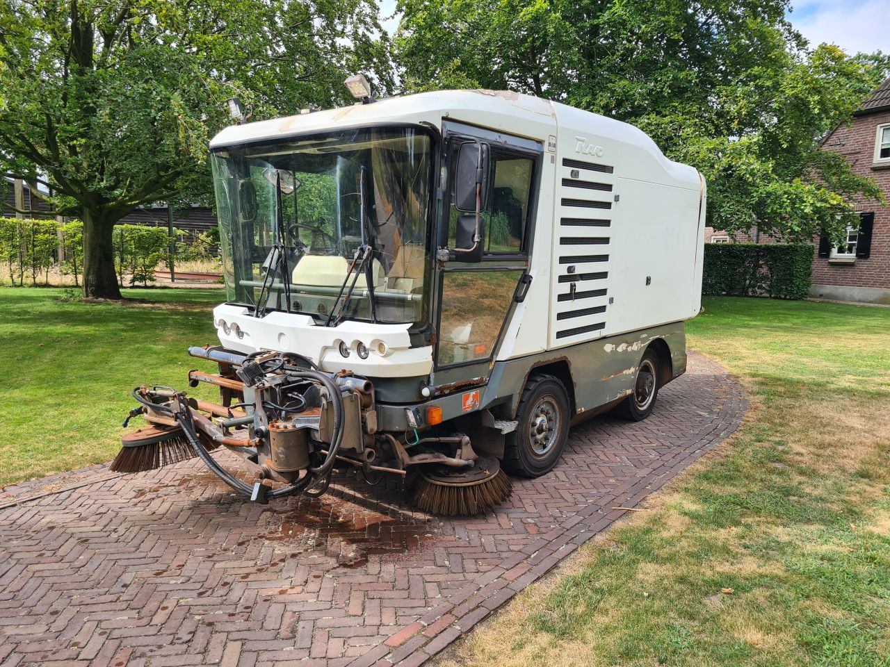 Ravo 530 veegmachine veegwagen met 3de borstel 2013.