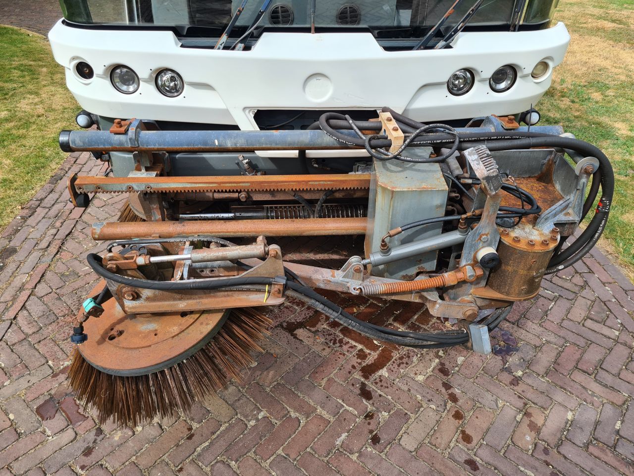 Ravo 530 veegmachine veegwagen met 3de borstel 2013.