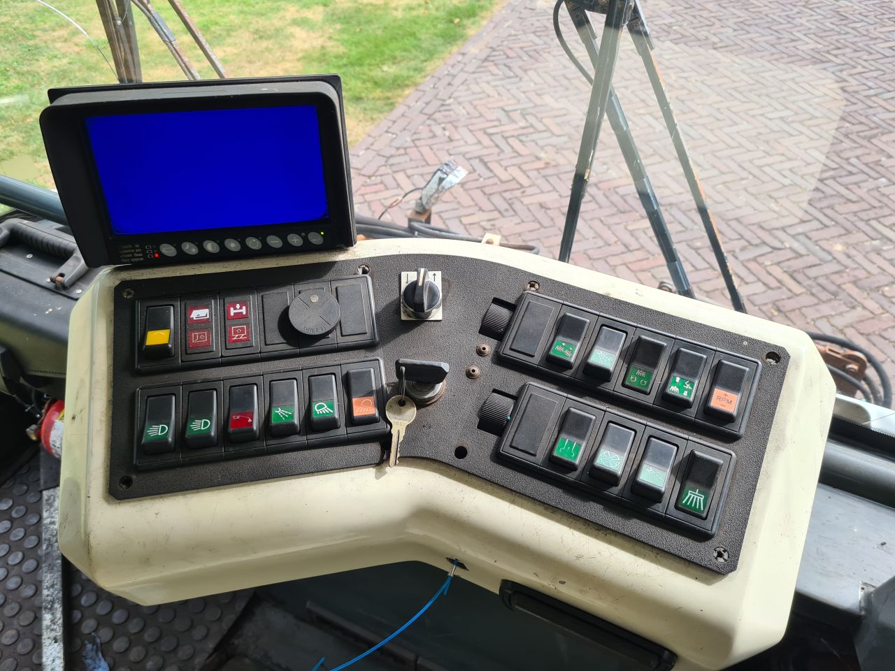 Ravo 530 veegmachine veegwagen met 3de borstel 2013.