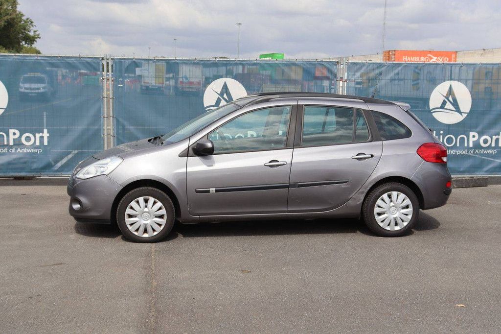 Pkw Renault Clio Benzin 101 PS 2010 (Margin)