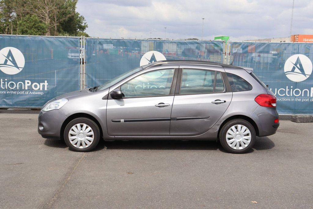 Pkw Renault Clio Benzin 101 PS 2010 (Margin)