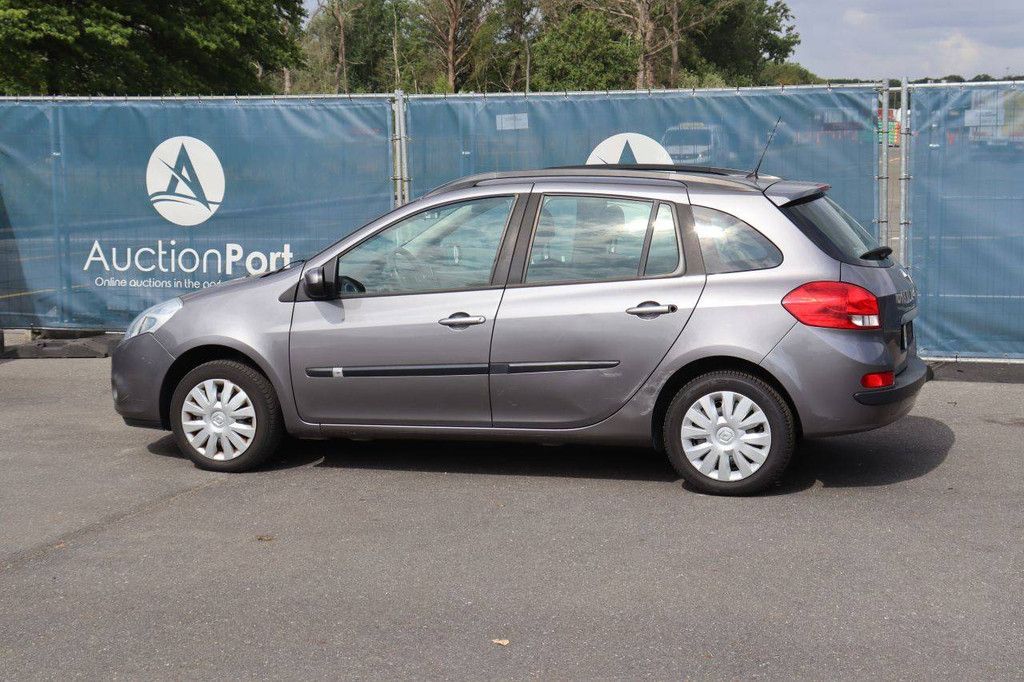 Pkw Renault Clio Benzin 101 PS 2010 (Margin)