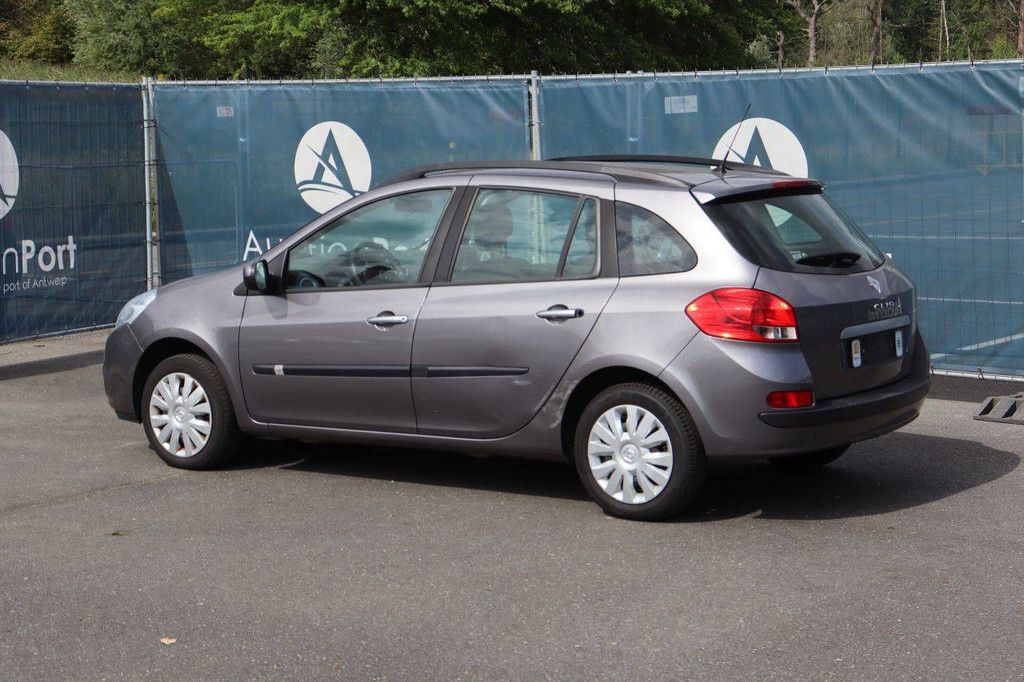 Pkw Renault Clio Benzin 101 PS 2010 (Margin)