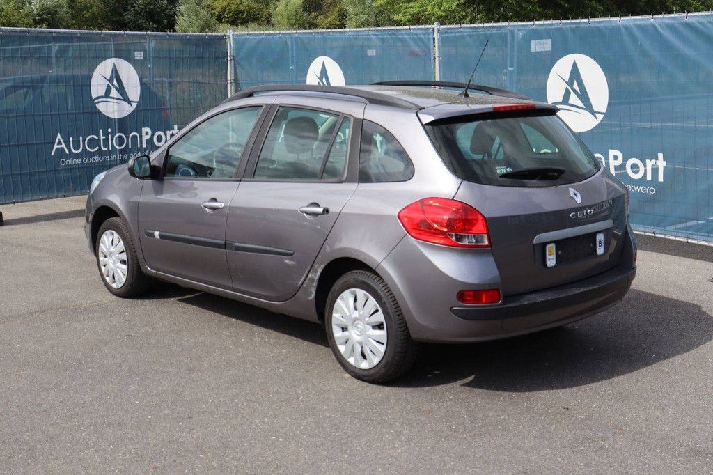 Pkw Renault Clio Benzin 101 PS 2010 (Margin)