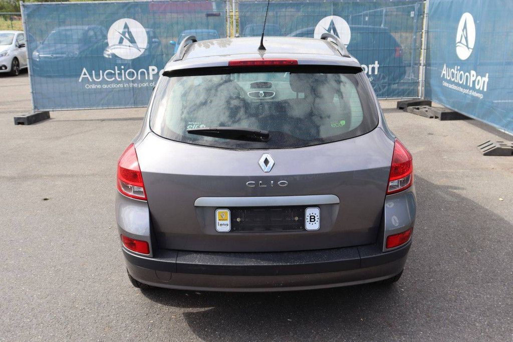 Pkw Renault Clio Benzin 101 PS 2010 (Margin)