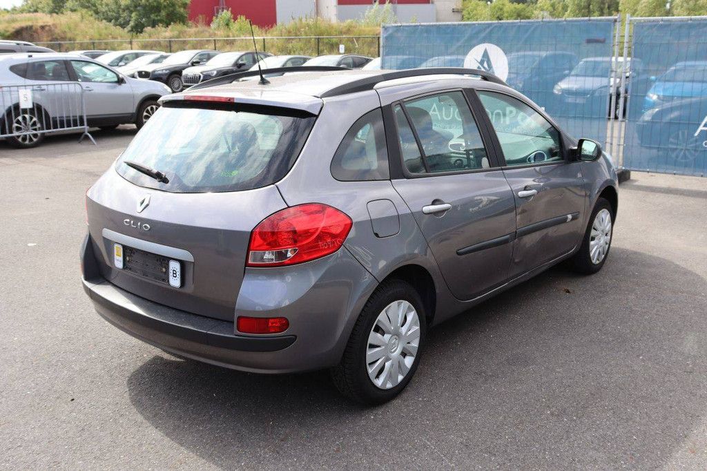 Pkw Renault Clio Benzin 101 PS 2010 (Margin)