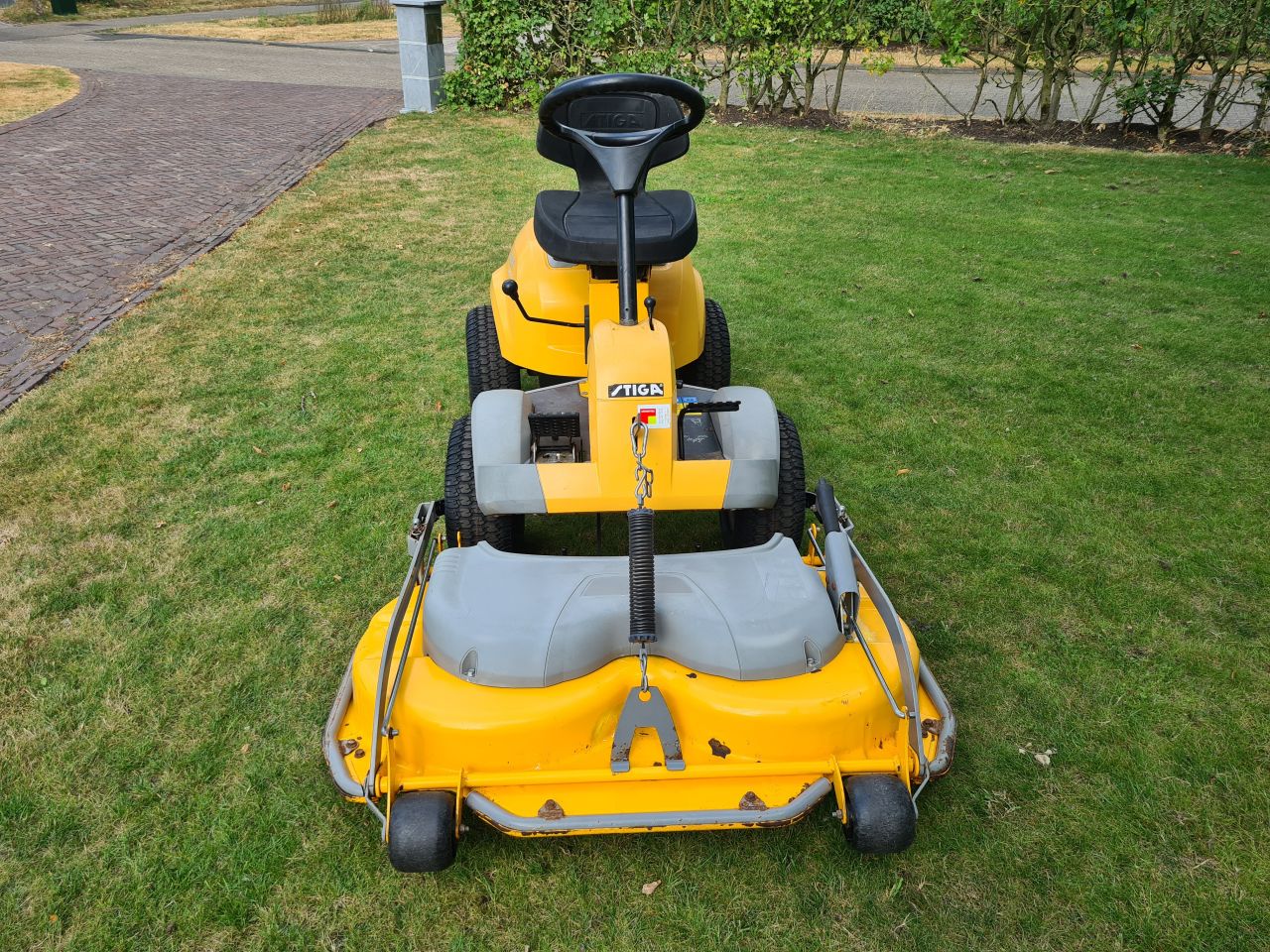 Stiga park Compact 16 HST zitmaaier frontmaaier hydrostaat