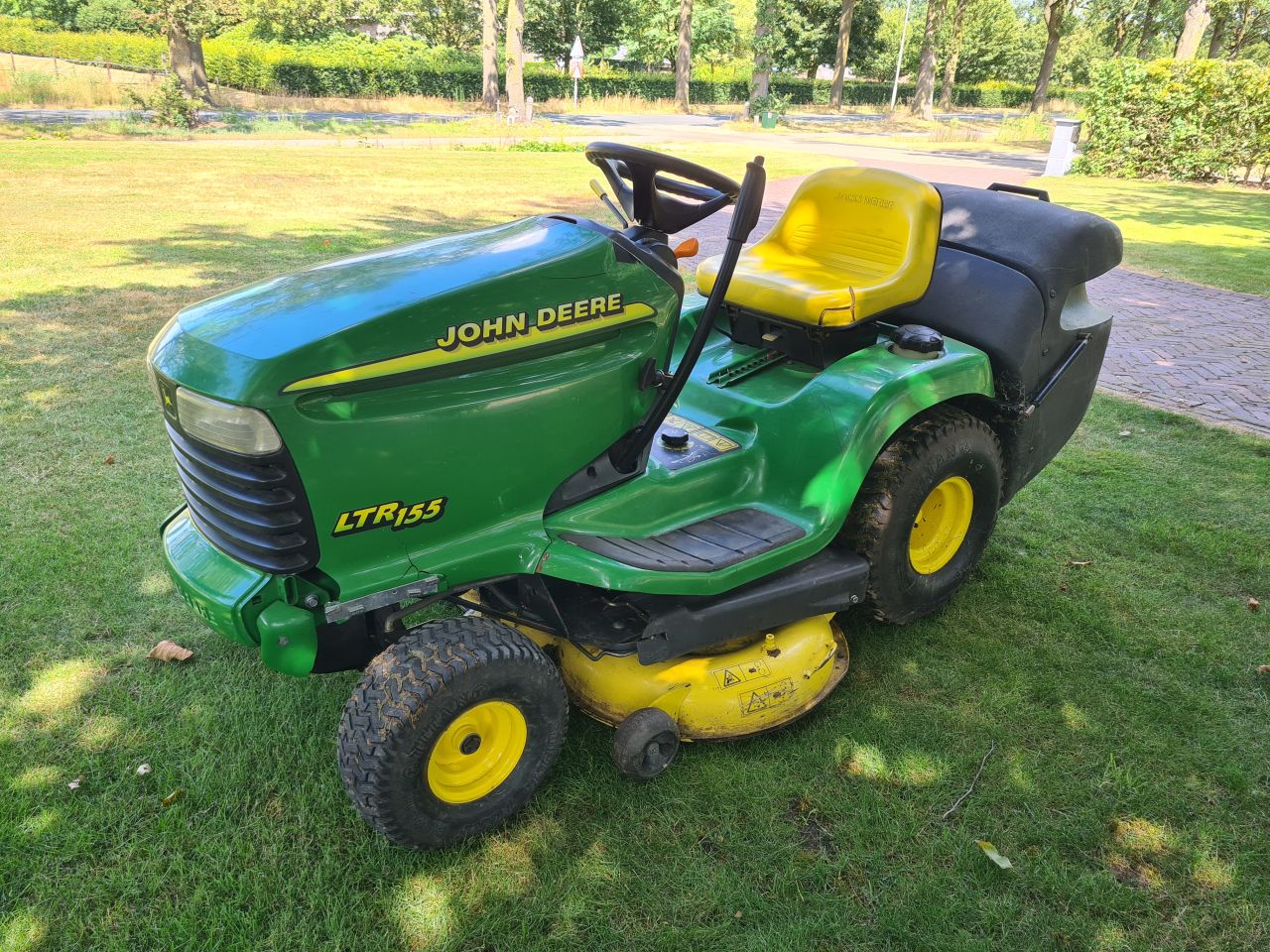 John Deere LTR 155 zitmaaier met opvangbak hydrostaat