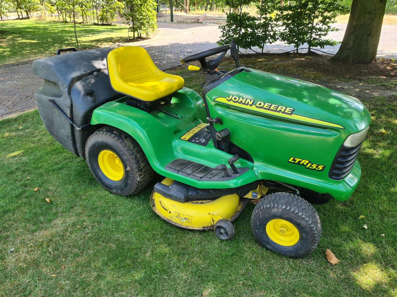 John Deere LTR 155 zitmaaier met opvangbak hydrostaat