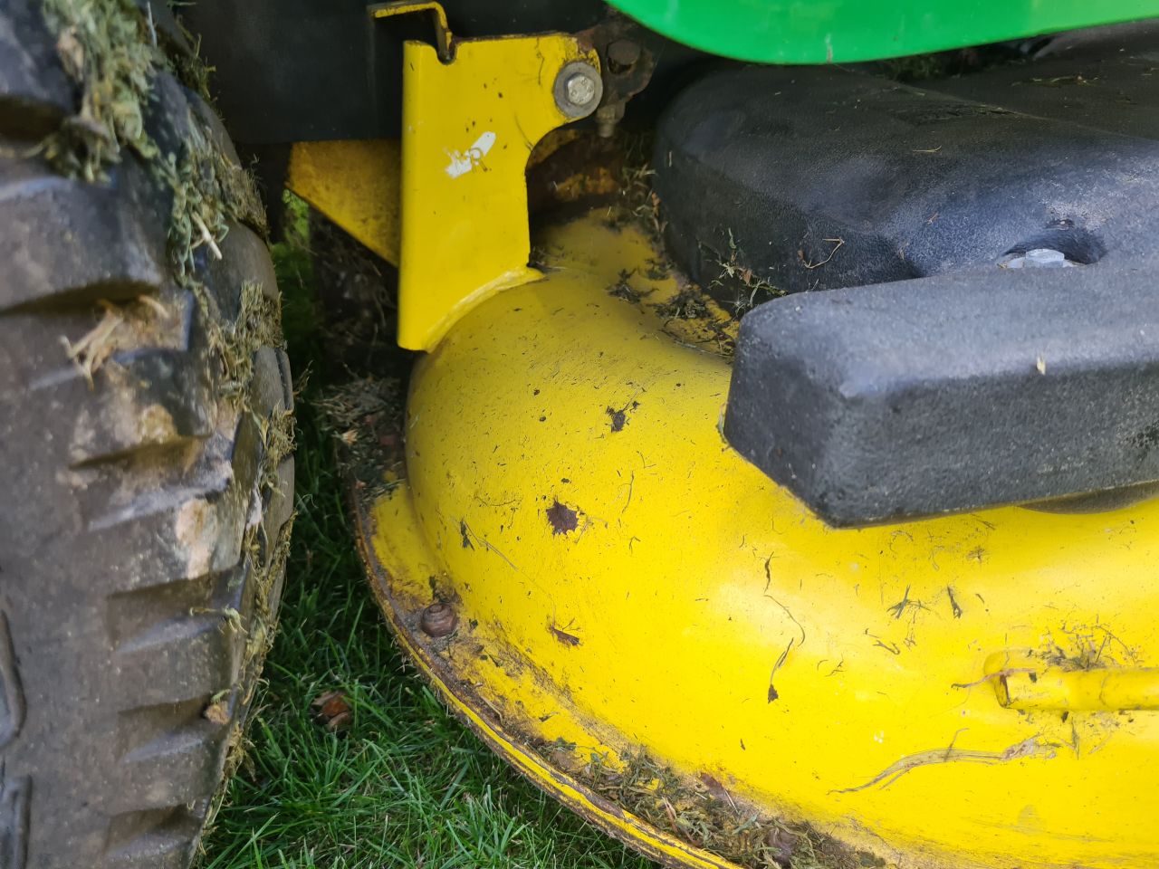 John Deere LTR 155 zitmaaier met opvangbak hydrostaat