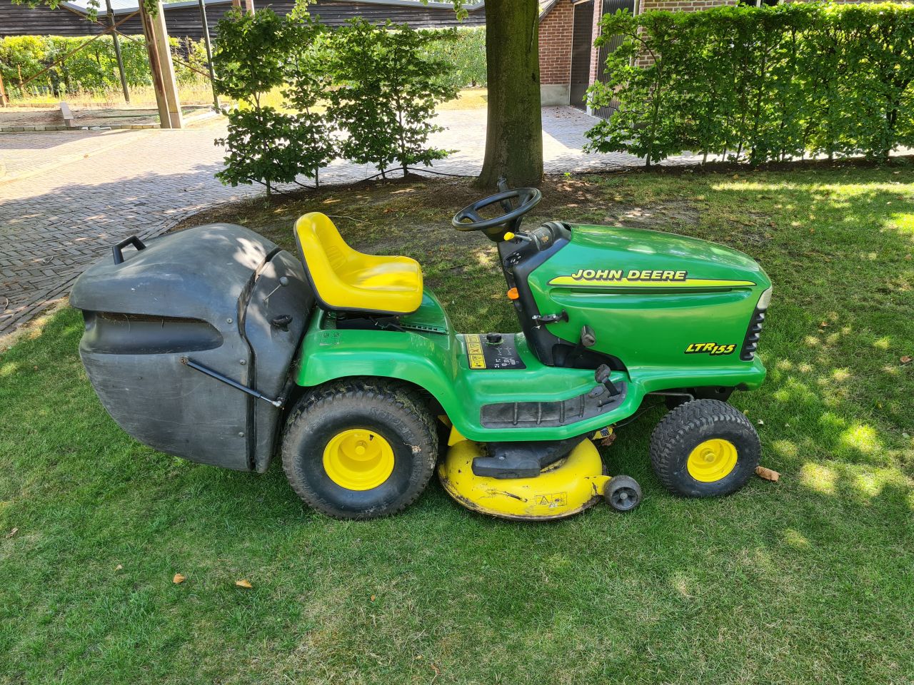 John Deere LTR 155 zitmaaier met opvangbak hydrostaat