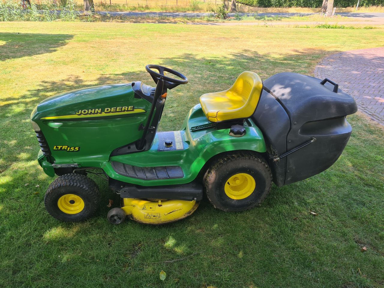 John Deere LTR 155 zitmaaier met opvangbak hydrostaat