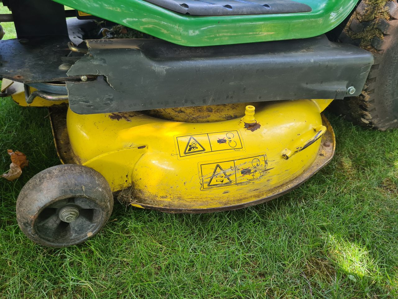 John Deere LTR 155 zitmaaier met opvangbak hydrostaat