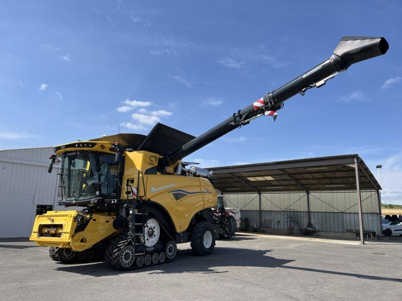 New Holland CR8.90