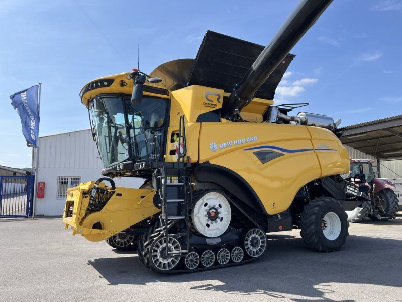 New Holland CR8.90