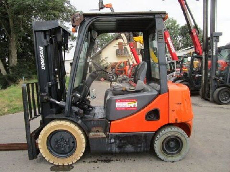 Doosan D25S-5Tripl-Freihub 4,75m + Seitenschieber